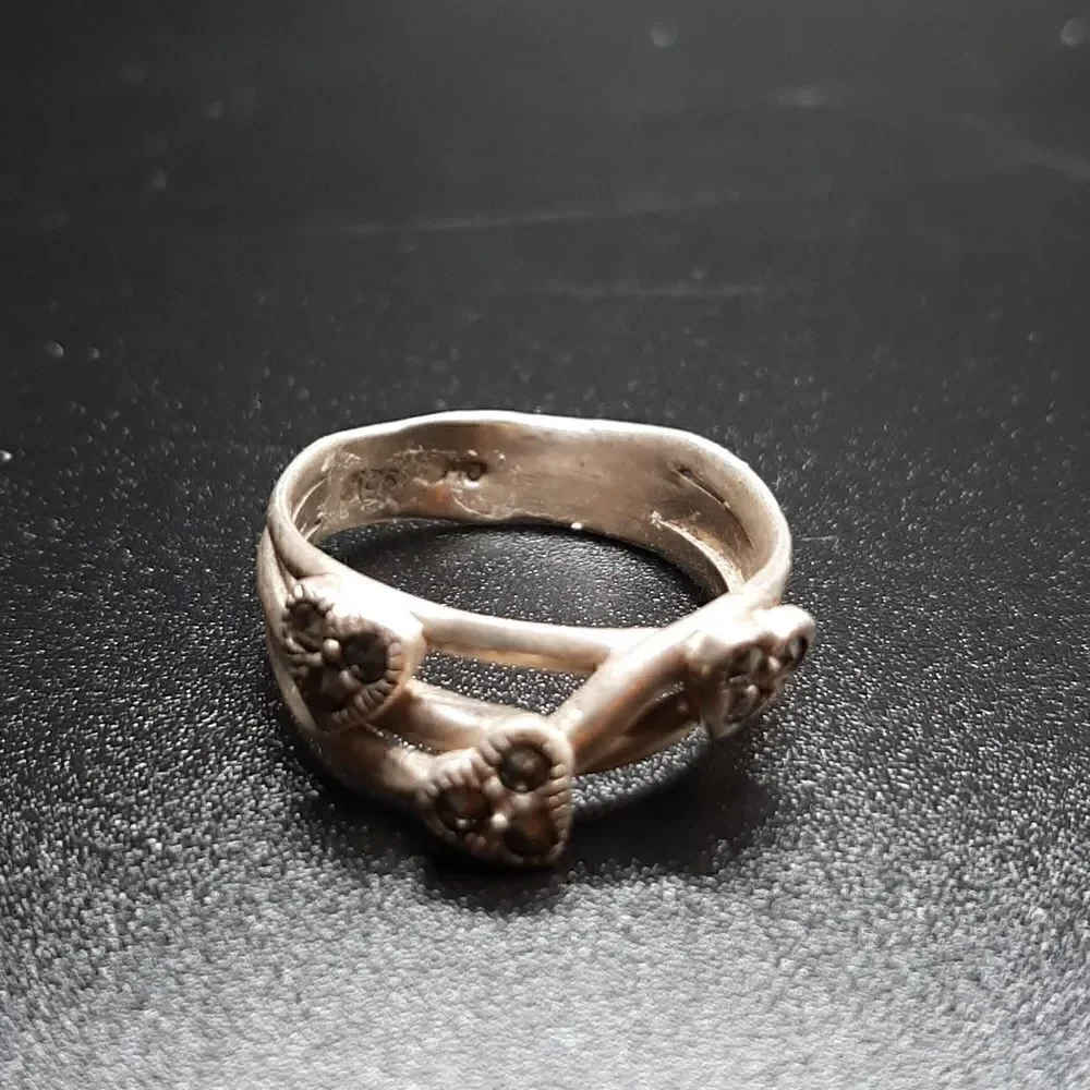 Sterling silver ring with 3 mareasite hearts